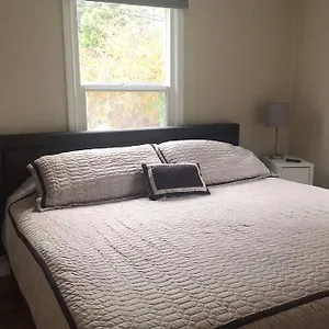 cozy-crown-hill-carkeek-cottage-w-3-beds-full-kitchen.seattlehotelsites.com/